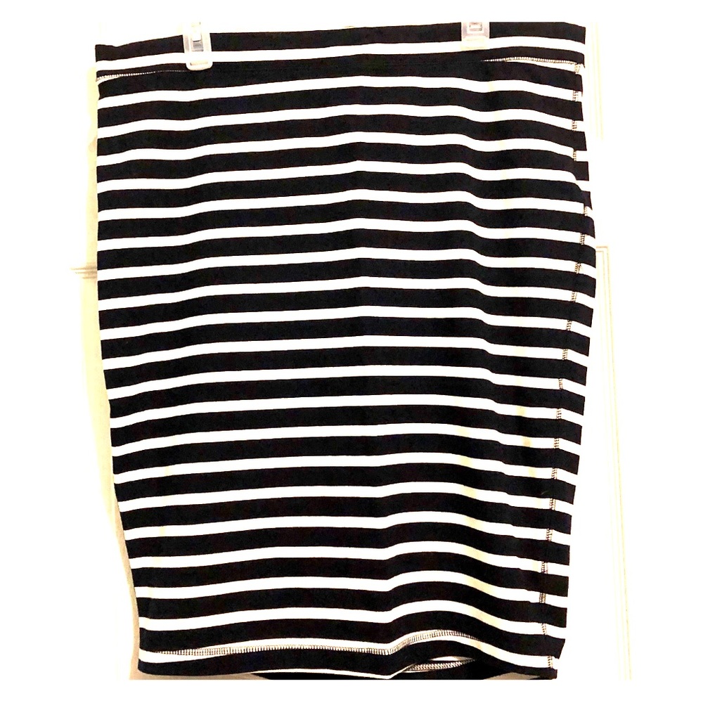 Old Navy black and white stripe pencil skirt NWOT
